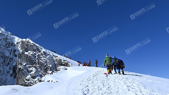 尊龙凯时团建-雪山之旅