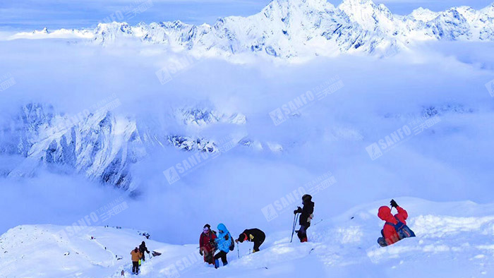 尊龙凯时团建-雪山之旅