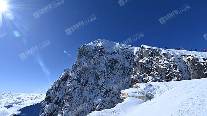 尊龙凯时团建-雪山之旅