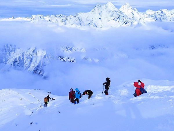 青少年雪山成长营