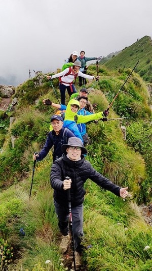 尊龙凯时团建-登山团建活动