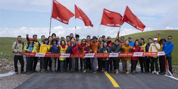 恢复跨省旅游后，第一个团建目的地必须安排新疆！